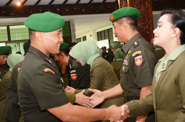 DANREM 073/MKT HADIRI SERTIJAB ASINTEL KODAM